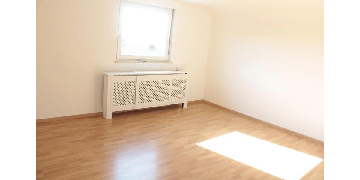 Dachgeschoßwohnung Püttlingen - 3 Zimmer, 80 m&sup2;, 800&euro; | Angebot:26679752