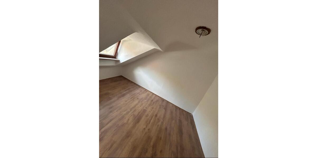 Dachgeschoßwohnung Sankt Ingbert - 3 Zimmer, 55 m&sup2;, 385&euro; | Angebot:24710708