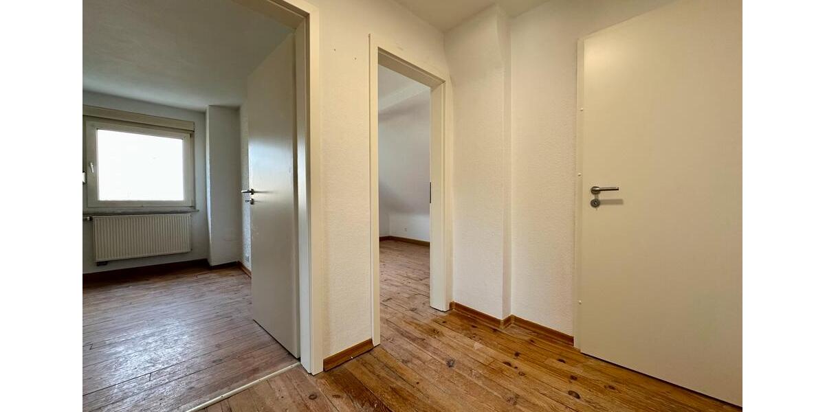 Dachgeschoßwohnung Saarbrücken Dudweiler - 2 Zimmer, 35 m&sup2;, 325&euro; | Angebot:26439815