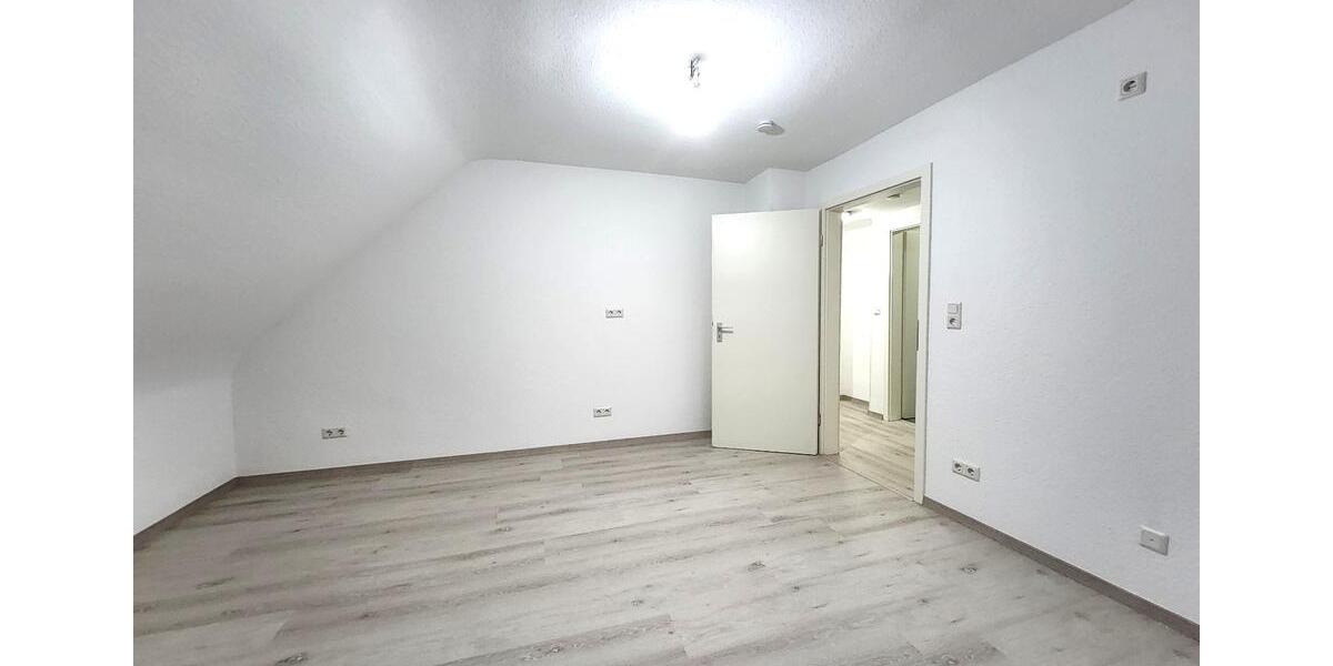 Dachgeschoßwohnung Saarbrücken Eschberg - 2.5 Zimmer, 51 m&sup2;, 560&euro; | Angebot:25840287