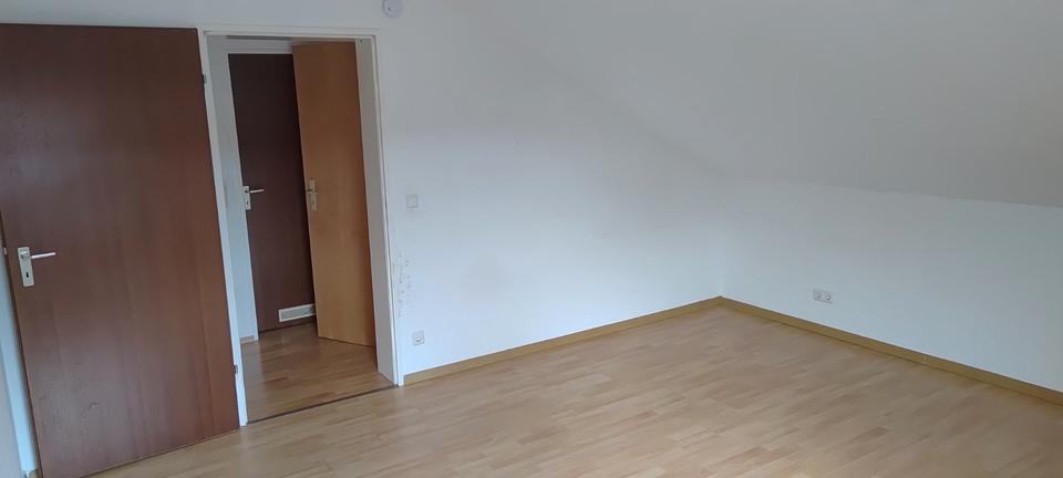 Dachgeschoßwohnung Eppelborn - 2 Zimmer, 61 m&sup2;, 380&euro; | Angebot:26039171