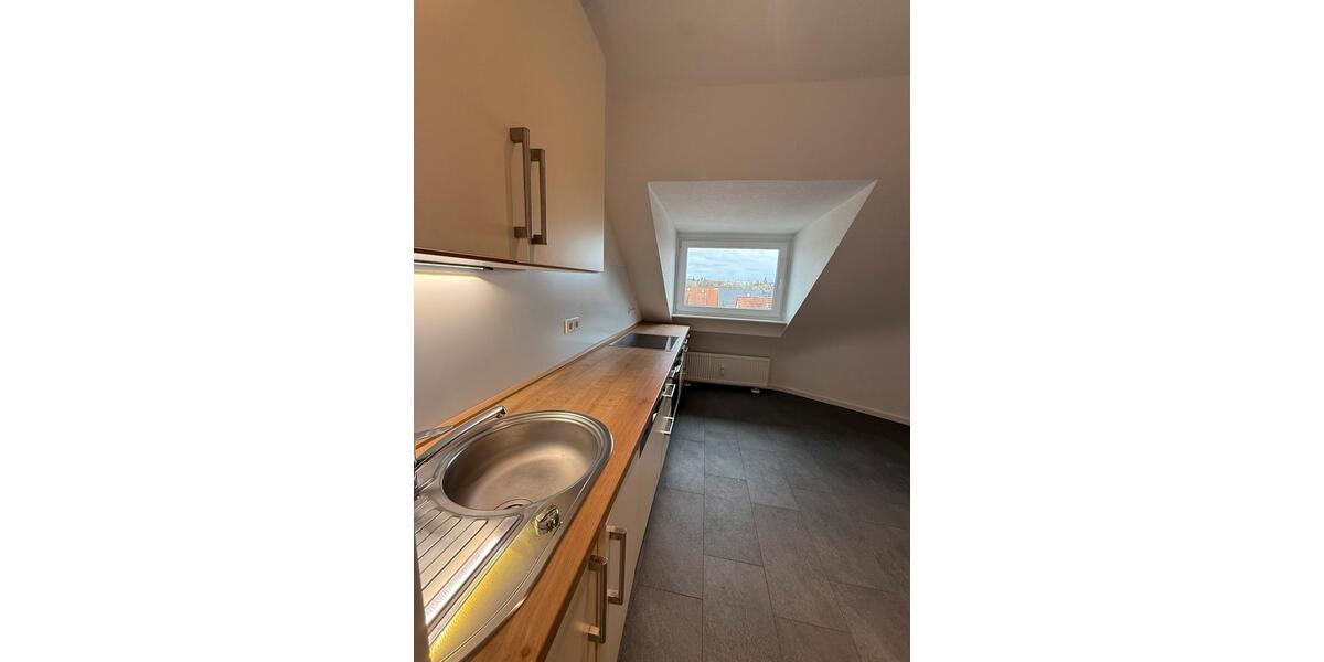 Dachgeschoßwohnung Saarbrücken West - 3 Zimmer, 80 m&sup2;, 950&euro; | Angebot:25875519