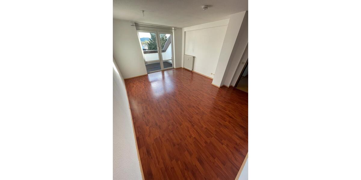 Dachgeschoßwohnung Homburg - 3 Zimmer, 63 m&sup2;, 1.100&euro; | Angebot:25968190