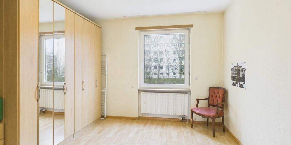 Etagenwohnung Saarbrücken Eschberg - 3 Zimmer, 80 m&sup2;, 168.000&euro; | Angebot:25666421