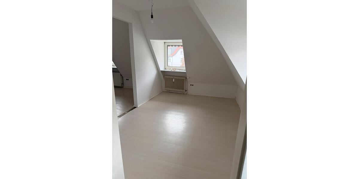 Dachgeschoßwohnung Saarbrücken Kieselhumes - 4 Zimmer, 65 m&sup2;, 1.000&euro; | Angebot:25830978
