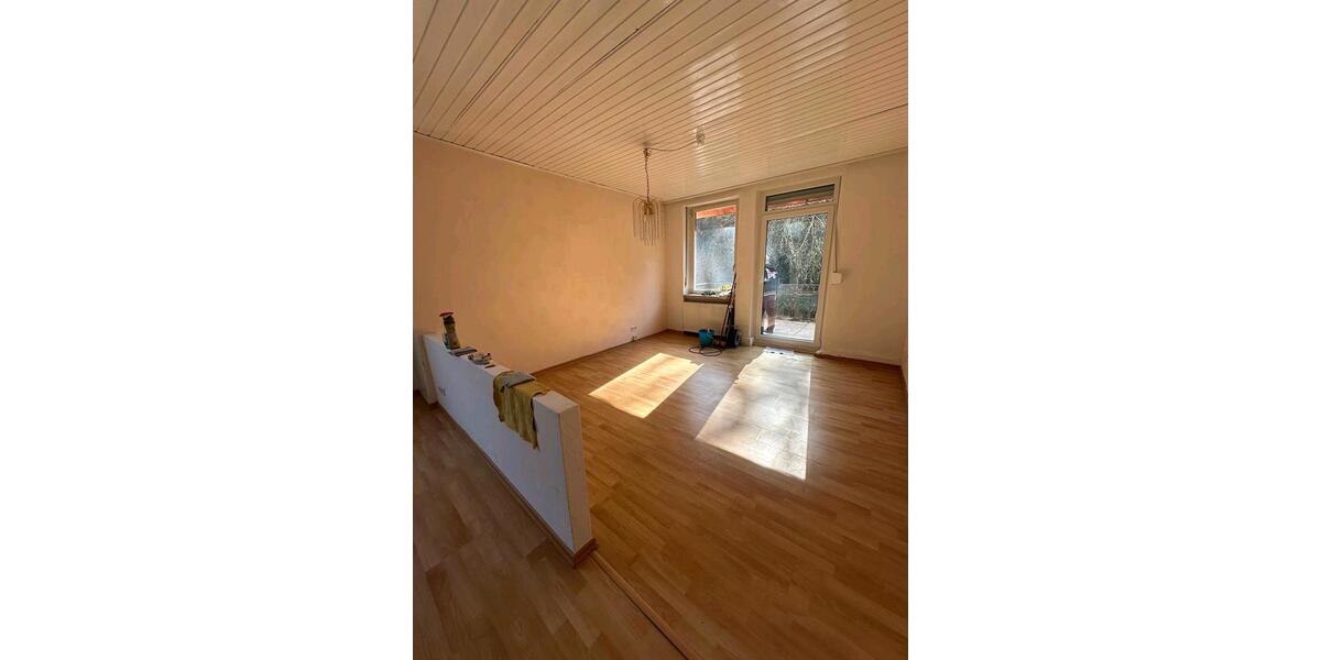 Etagenwohnung Saarbrücken Eschberg - 3 Zimmer, 100 m&sup2;, 750&euro; | Angebot:25366214