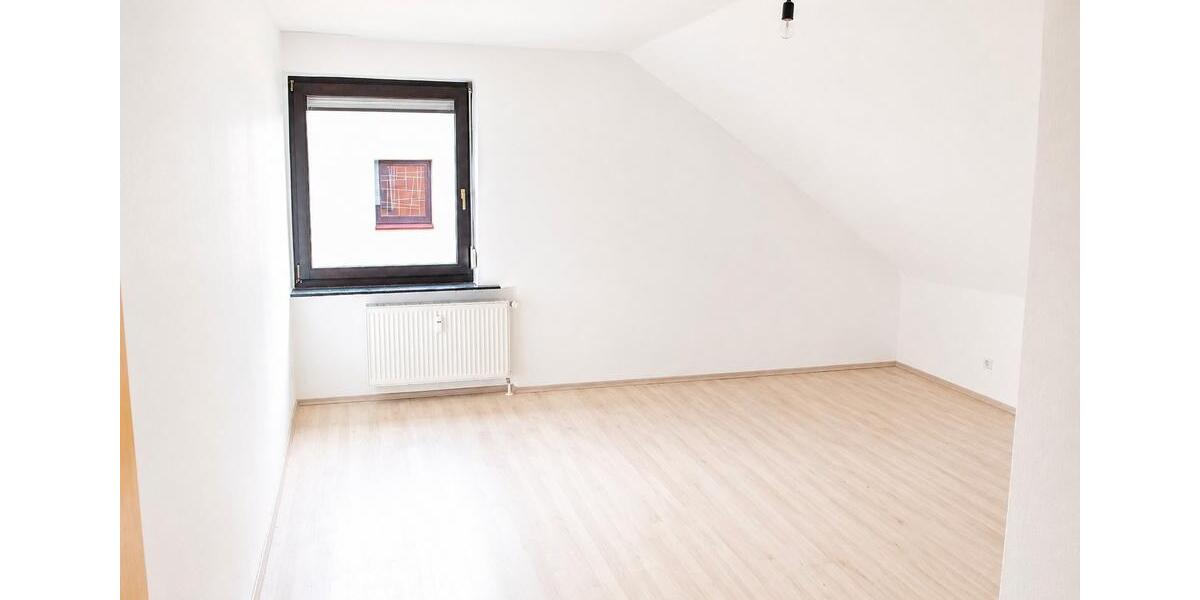 Dachgeschoßwohnung Riegelsberg - 3 Zimmer, 100 m&sup2;, 650&euro; | Angebot:26688709