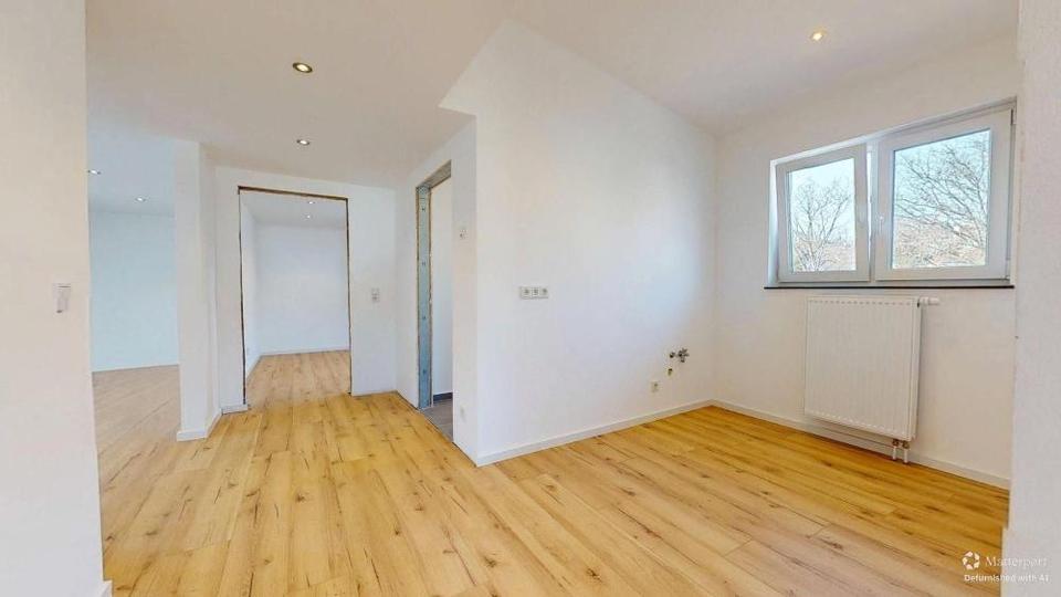 Dachgeschoßwohnung Sankt Ingbert - 3 Zimmer, 78 m&sup2;, 880&euro; | Angebot:25792280