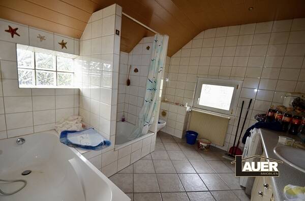 Doppelhaushälfte Völklingen Lauterbach - 8 Zimmer, 199 m&sup2;, 198.000&euro; | Angebot:25666067