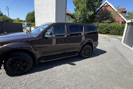 Nissan Pathfinder 181.000 km 12.500 &euro; Mandelbachtal 66399