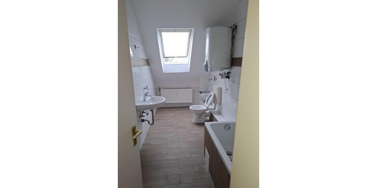 Dachgeschoßwohnung Bous - 3 Zimmer, 90 m&sup2;, 600&euro; | Angebot:26677032