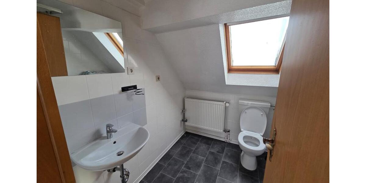 Dachgeschoßwohnung Sankt Ingbert - 3 Zimmer, 47 m&sup2;, 500&euro; | Angebot:25305873