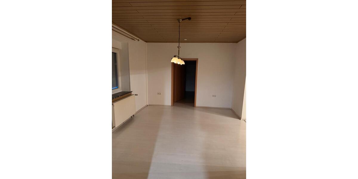 Einfamilienhaus Ottweiler - 3 Zimmer, 175 m&sup2;, 1.090&euro; | Angebot:25614208