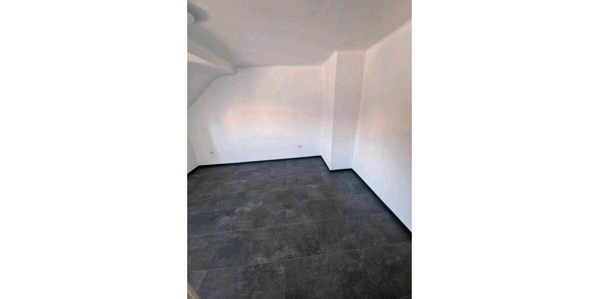 Dachgeschoßwohnung Schiffweiler - 4 Zimmer, 100 m&sup2;, 700&euro; | Angebot:25942084