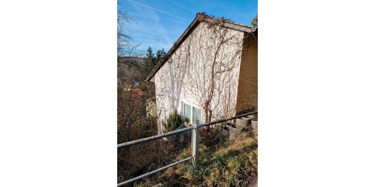 Einfamilienhaus Saarbrücken Malstatt - 6 Zimmer, 130 m&sup2;, 210.000&euro; | Angebot:24559740