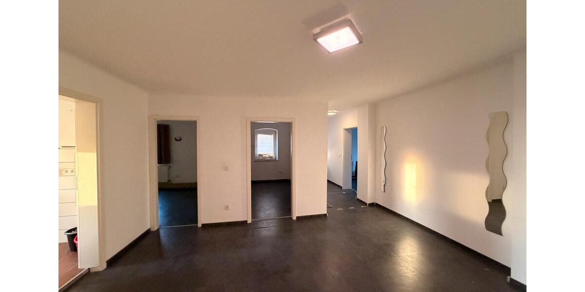 Etagenwohnung Schiffweiler - 6 Zimmer, 171 m&sup2;, 1.000&euro; | Angebot:25443001