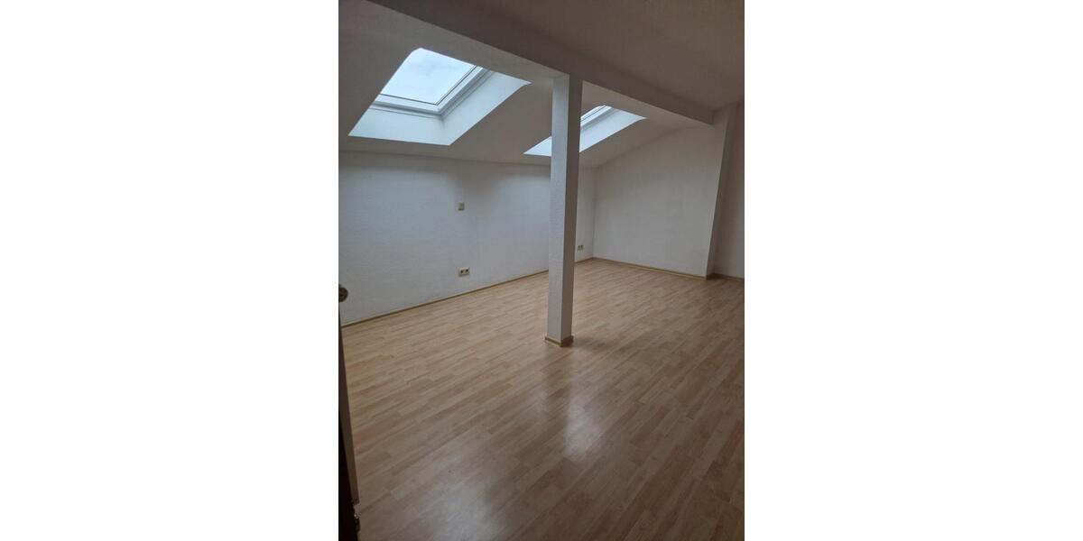 Dachgeschoßwohnung Saarbrücken Kieselhumes - 3.5 Zimmer, 115 m&sup2;, 995&euro; | Angebot:25546281