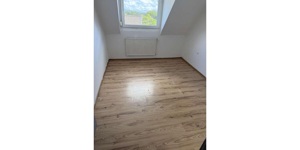 Dachgeschoßwohnung Saarbrücken West - 4 Zimmer, 70 m&sup2;, 700&euro; | Angebot:25415305