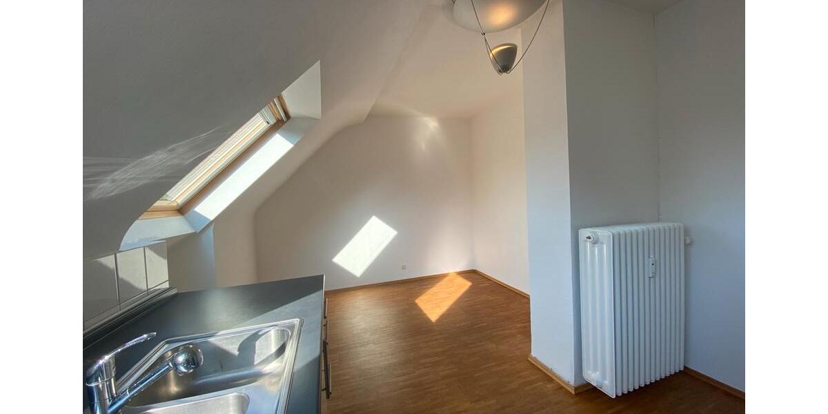 Dachgeschoßwohnung Saarbrücken Eschberg - 4 Zimmer, 125 m&sup2;, 495&euro; | Angebot:25866768