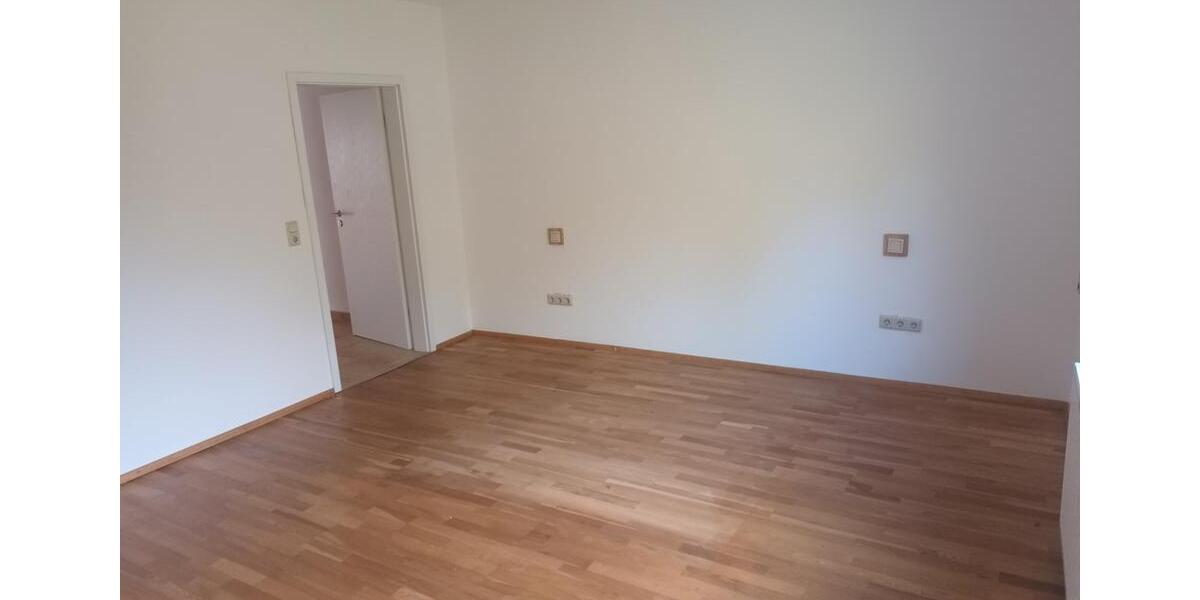 Erdgeschoßwohnung Beckingen - 3 Zimmer, 130 m&sup2;, 975&euro; | Angebot:25572199