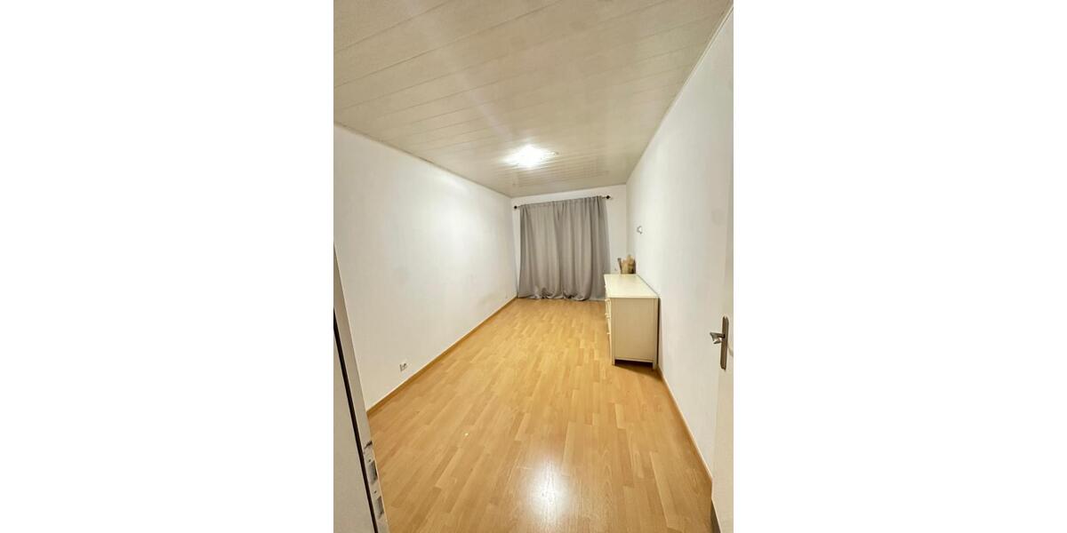 Etagenwohnung Saarbrücken - 3 Zimmer, 130 m&sup2;, 198.000&euro; | Angebot:26660096