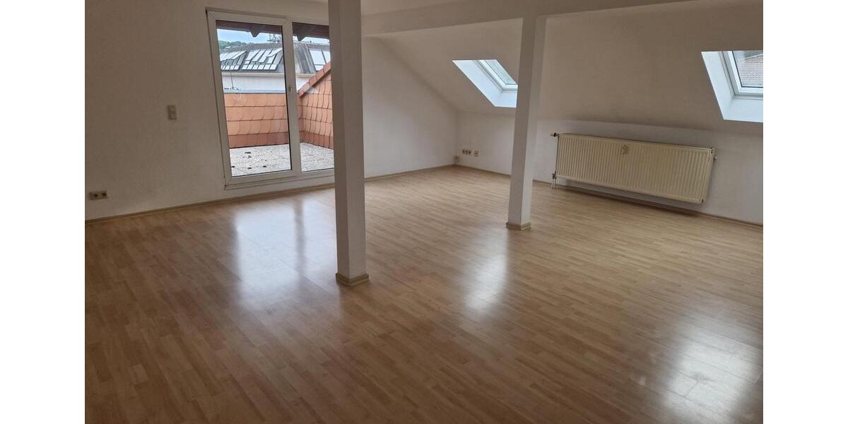Dachgeschoßwohnung Saarbrücken Kieselhumes - 3.5 Zimmer, 115 m&sup2;, 995&euro; | Angebot:25546281