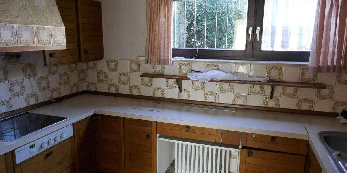 Einfamilienhaus Saarbrücken Eschberg - 5 Zimmer, 140 m&sup2;, 330.000&euro; | Angebot:25818416