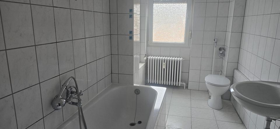 Dachgeschoßwohnung Saarbrücken - 4 Zimmer, 92 m&sup2;, 750&euro; | Angebot:23769766