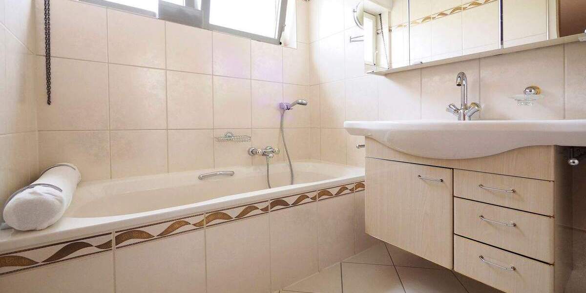 Reihenmittelhaus Saarbrücken Brebach-Fechingen - 6 Zimmer, 158 m&sup2;, 329.000&euro; | Angebot:25898346