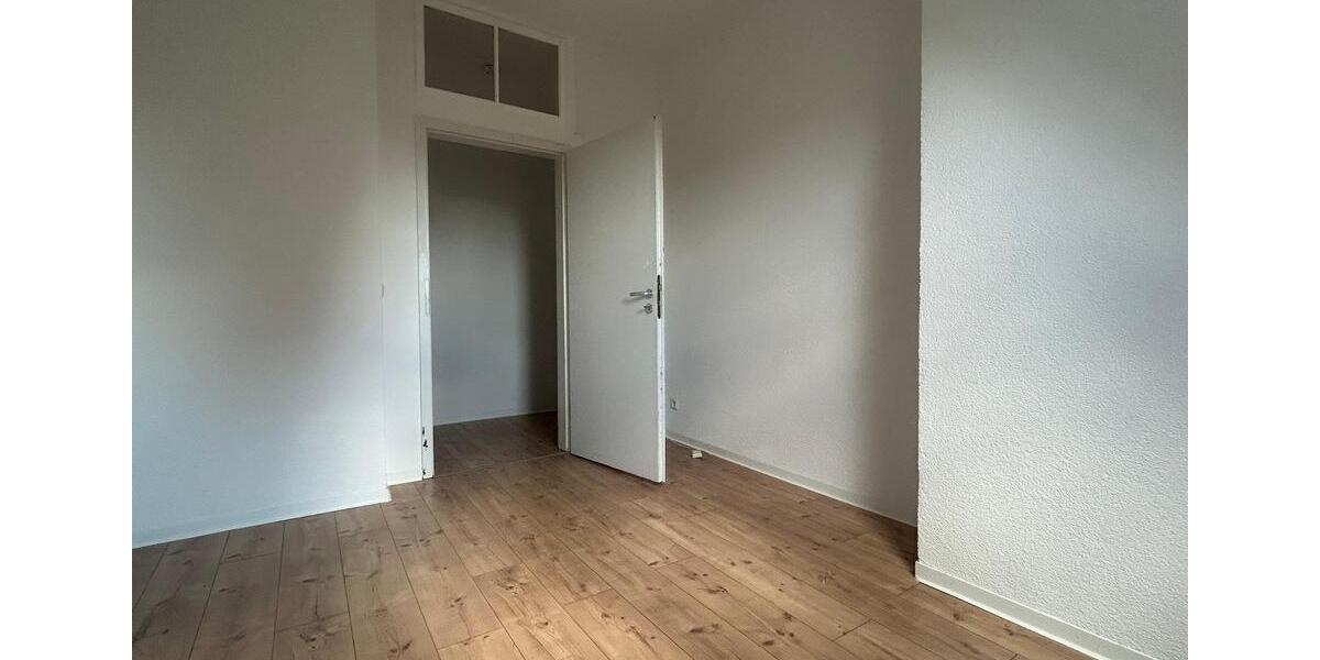 Dachgeschoßwohnung Saarbrücken West - 4 Zimmer, 65 m&sup2;, 750&euro; | Angebot:25883161