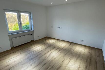 Haus Lebach - 7 Zimmer, 70 m&sup2;, 700&euro; | Angebot:24841121