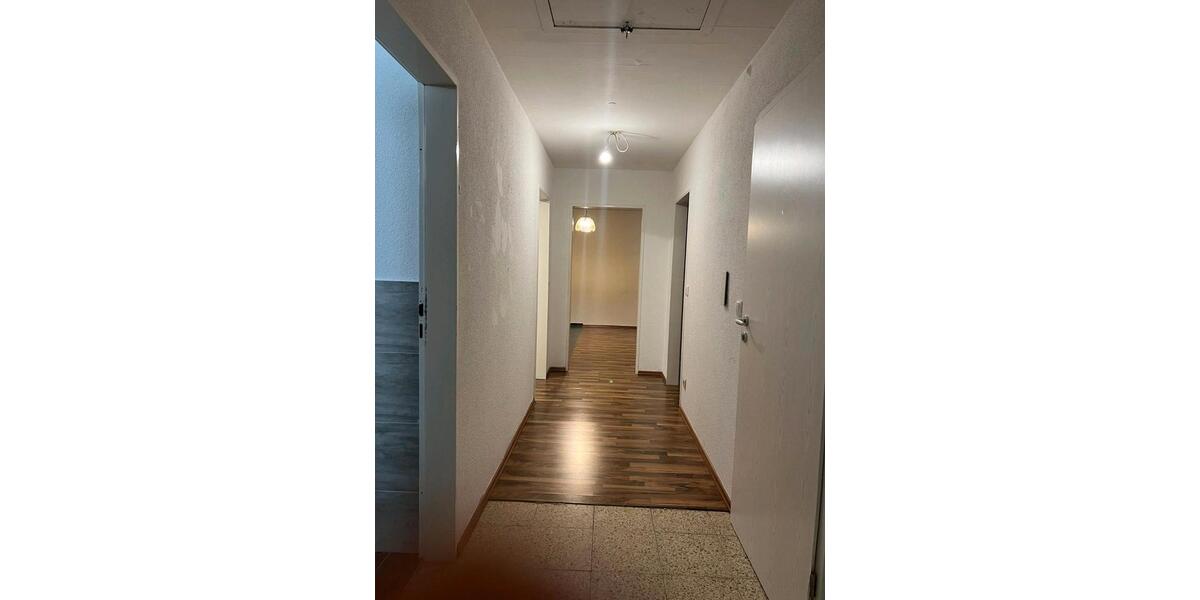 Dachgeschoßwohnung Schiffweiler - 3 Zimmer, 60 m&sup2;, 850&euro; | Angebot:25712636