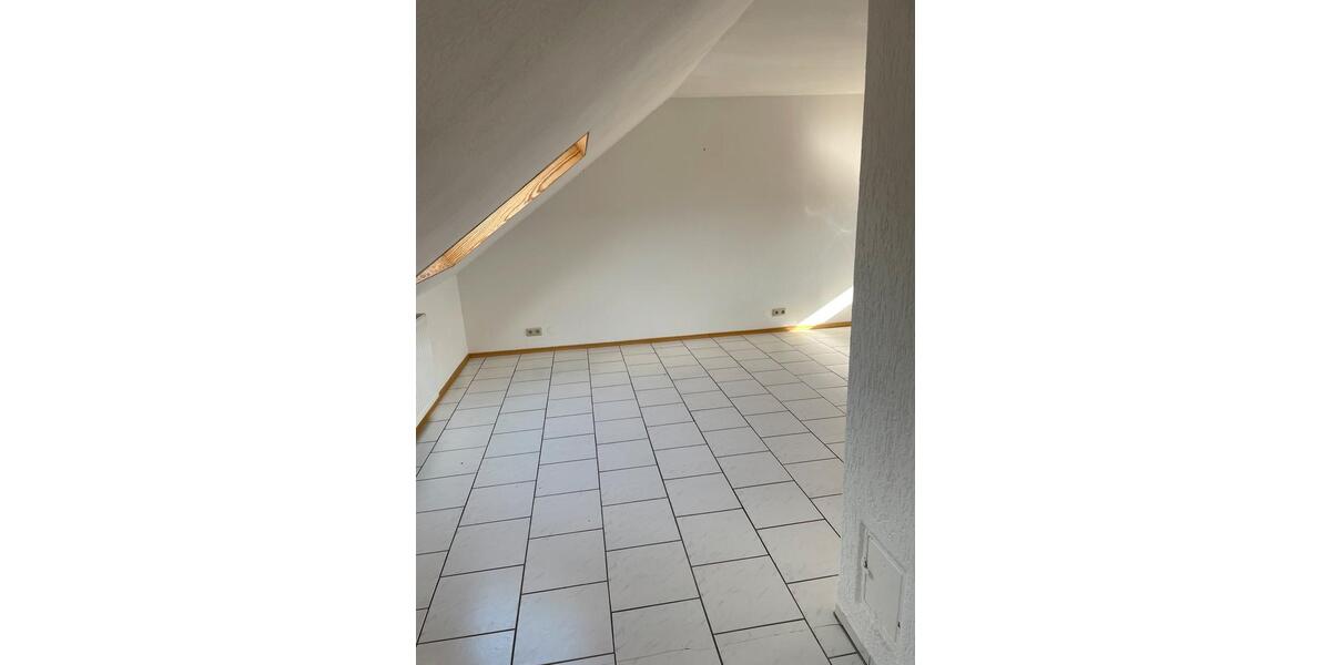Dachgeschoßwohnung Dillingen (Saar) - 5 Zimmer, 55 m&sup2;, 500&euro; | Angebot:25895209