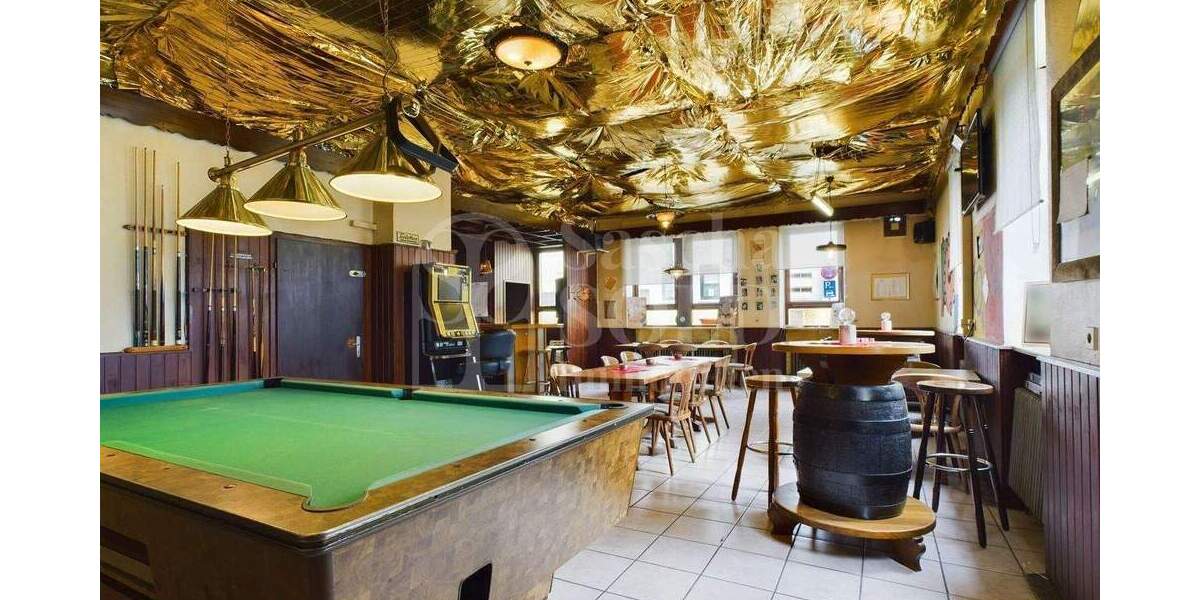 Wohn- und Geschäftshaus in St. Ingbert - für Investoren - mit Wohnung, Gewerbe, Garten und Garagen - Reihenendhaus Sankt Ingbert St. Ingbert | Angebot:23973449