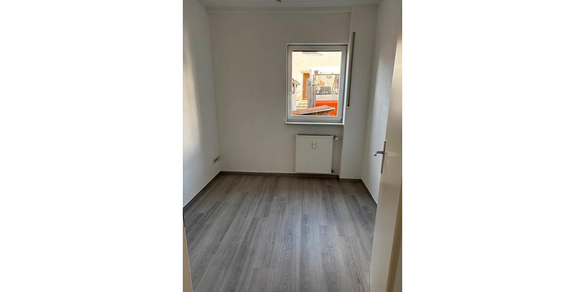 Erdgeschoßwohnung Saarlouis - 4 Zimmer, 100 m&sup2;, 860&euro; | Angebot:25712645