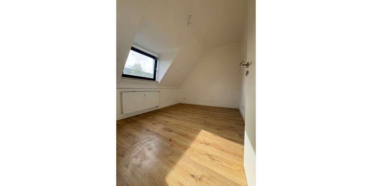 Helle 3-Zimmer-Dachgeschosswohnung in St. Ingbert-Rentrisch ( Saniert) - 3- Sankt Ingbert | Angebot:27111787