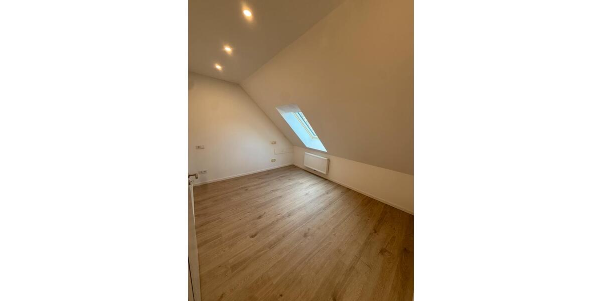 Dachgeschoßwohnung Saarbrücken Eschberg - 2 Zimmer, 60 m&sup2;, 690&euro; | Angebot:26625499