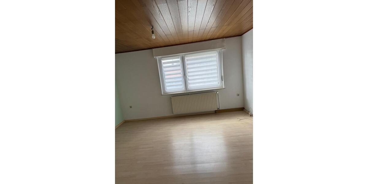 Etagenwohnung Sankt Ingbert - 3 Zimmer, 80 m&sup2;, 800&euro; | Angebot:25957202