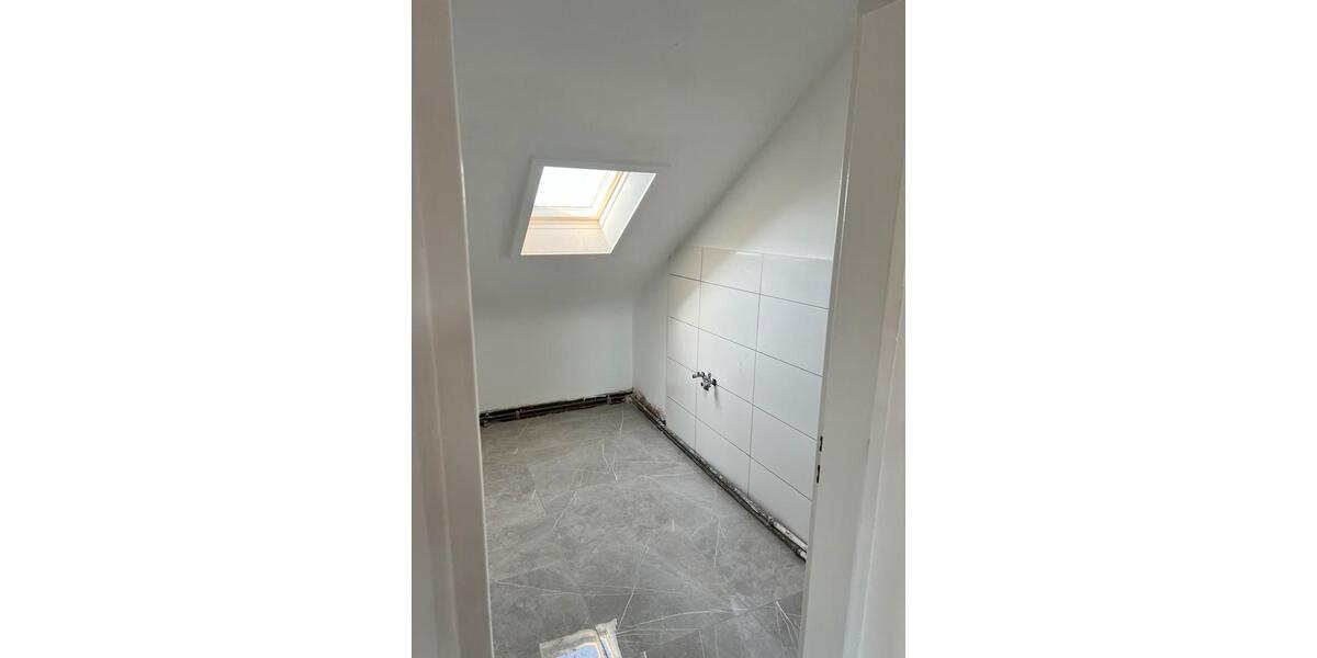 Dachgeschoßwohnung Saarlouis - 4 Zimmer, 90 m&sup2;, 670&euro; | Angebot:25601138