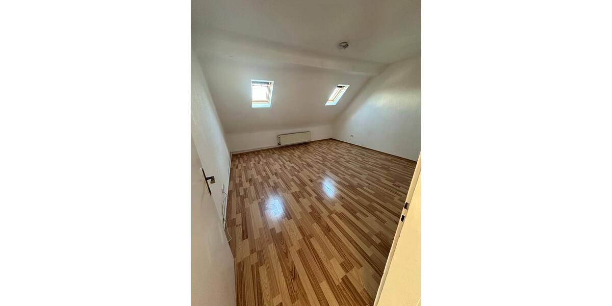 Dachgeschoßwohnung Dillingen (Saar) - 3 Zimmer, 80 m&sup2;, 500&euro; | Angebot:25790941