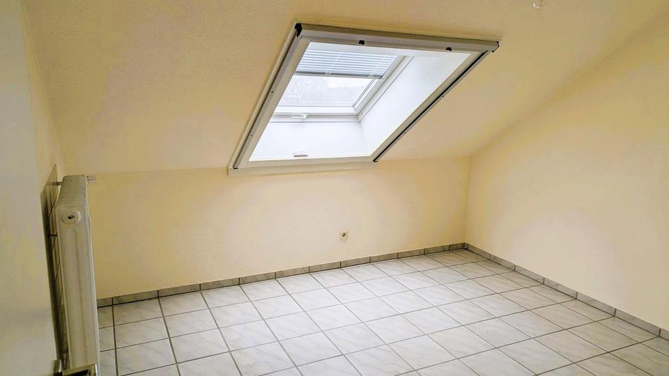 Dachgeschoßwohnung Sulzbach (Saar) - 4 Zimmer, 78 m&sup2;, 550&euro; | Angebot:25908093