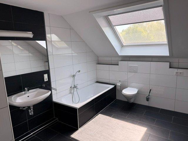 Dachgeschoßwohnung Nalbach - 3 Zimmer, 80 m&sup2;, 800&euro; | Angebot:26635859