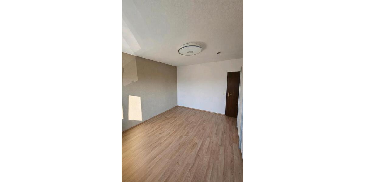 Etagenwohnung Merchweiler - 4 Zimmer, 105 m&sup2;, 990&euro; | Angebot:25883537