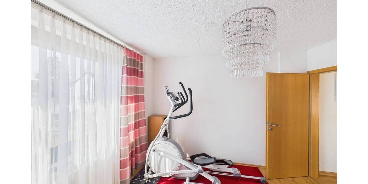 Einfamilienhaus Saarlouis Neuforweiler - 9 Zimmer, 217 m&sup2;, 339.000&euro; | Angebot:25735478