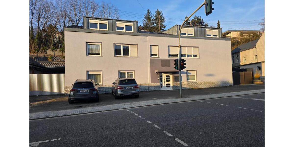 Etagenwohnung Saarbrücken Brebach-Fechingen - 8 Zimmer, 285 m&sup2;, 375.000&euro; | Angebot:26050619