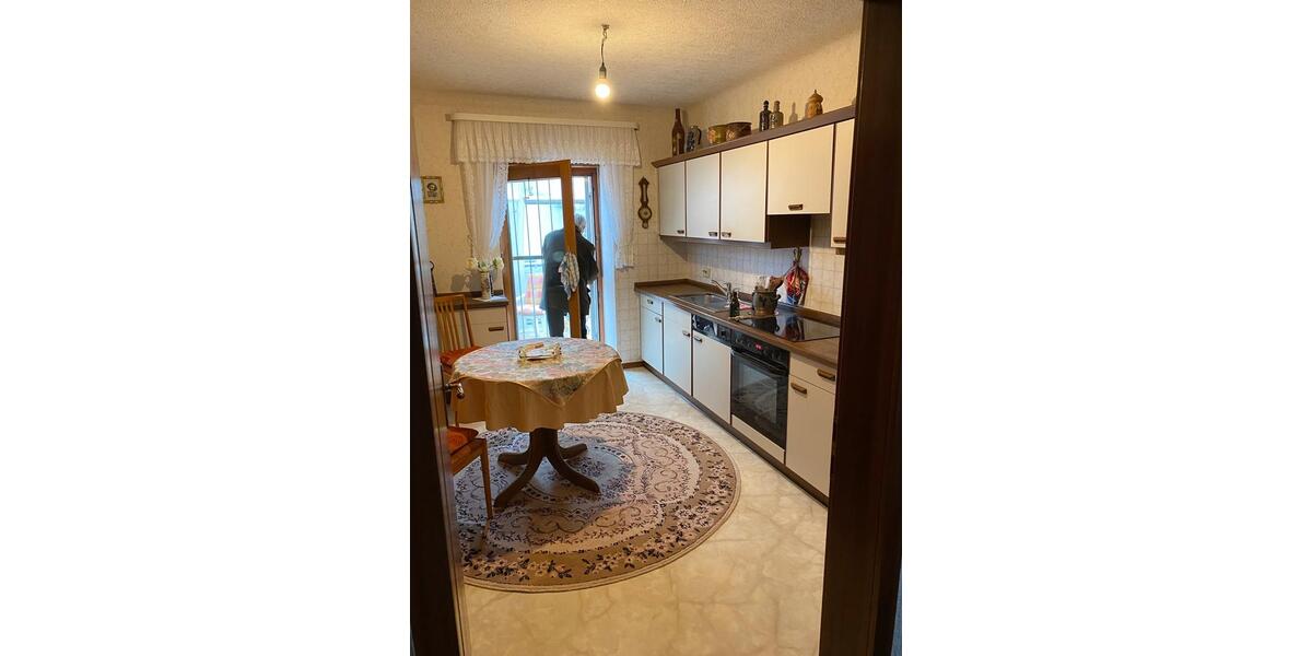 Etagenwohnung Heusweiler - 4 Zimmer, 160 m&sup2;, 1.200&euro; | Angebot:26049460