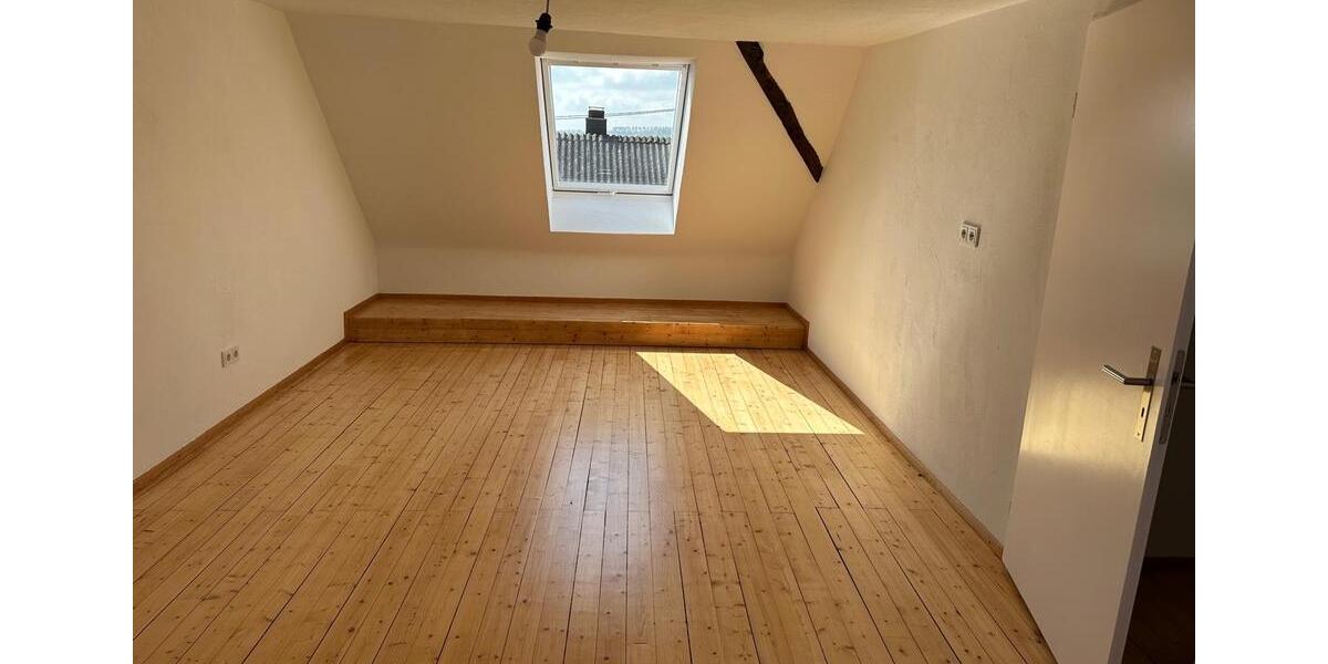 Dachgeschoßwohnung Saarbrücken Ensheim - 2 Zimmer, 130 m&sup2;, 1.000&euro; | Angebot:26162666
