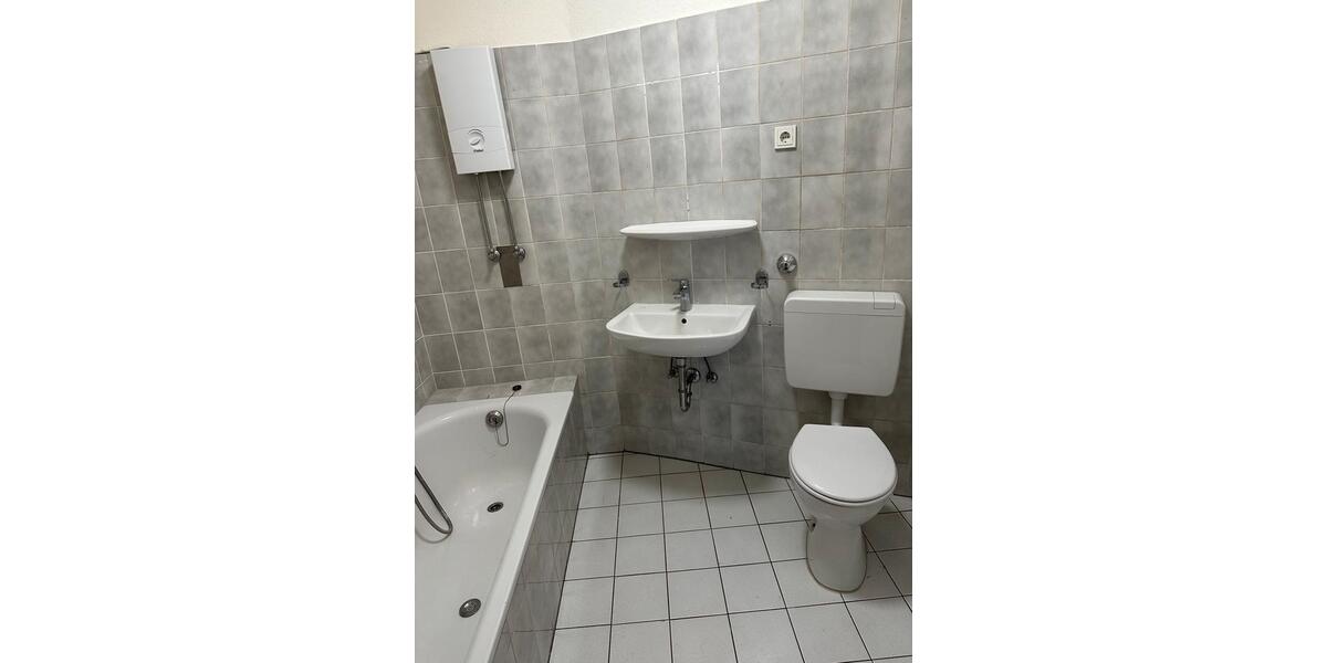 Etagenwohnung Saarbrücken - 3 Zimmer, 81 m&sup2;, 800&euro; | Angebot:26675829