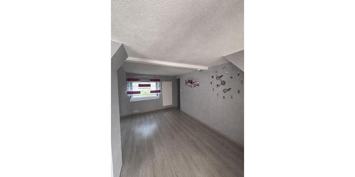 Reihenhaus Eppelborn - 8 Zimmer, 145 m&sup2;, 1.100&euro; | Angebot:26612377
