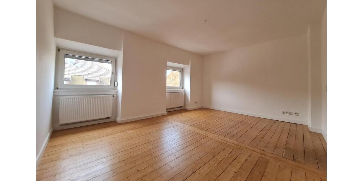 Etagenwohnung Saarbrücken West - 5 Zimmer, 100 m&sup2;, 850&euro; | Angebot:26182664